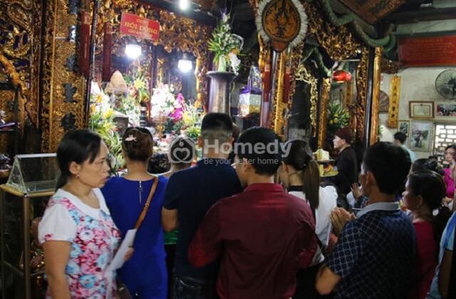 Thành tâm đọc văn khấn Ông Hoàng Bảy năm 2024