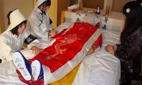 Kham-Liem-La-Gi?-Nhung-Dieu-Kieng-Ky-Khi-kham-Liem-2025