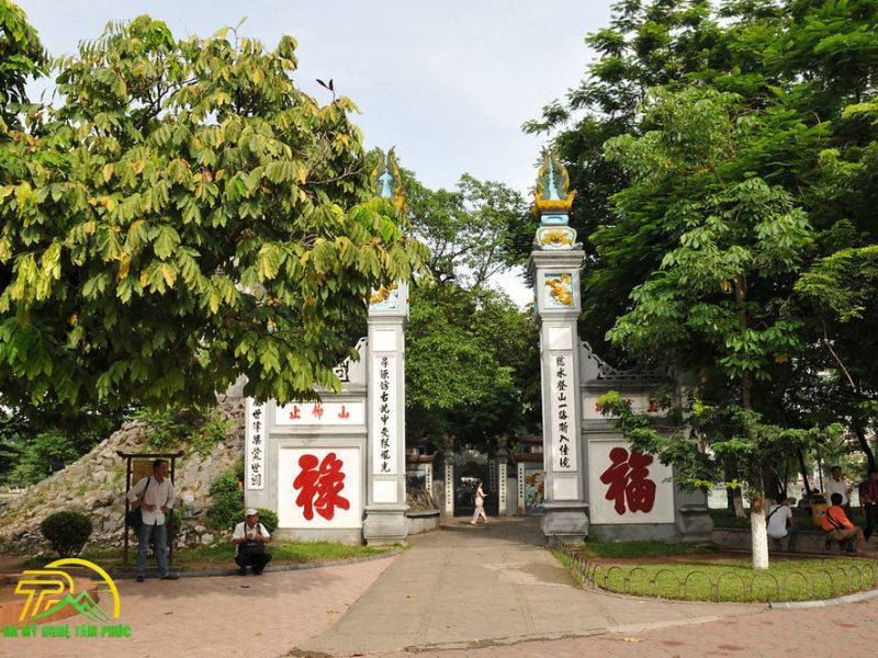 THÁP BÚT VÀ ĐỀN NGỌC SƠN