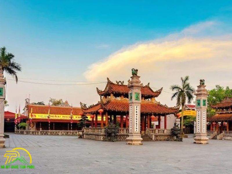 Nghi Lễ Thờ Cúng Tại Đền Phủ