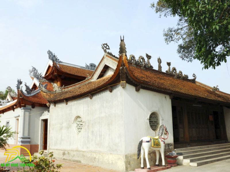 ĐỀN PHỦ VÀ VAI TRÒ TRONG VIỆC GÌN GIỮ VĂN HÓA DÂN TỘC