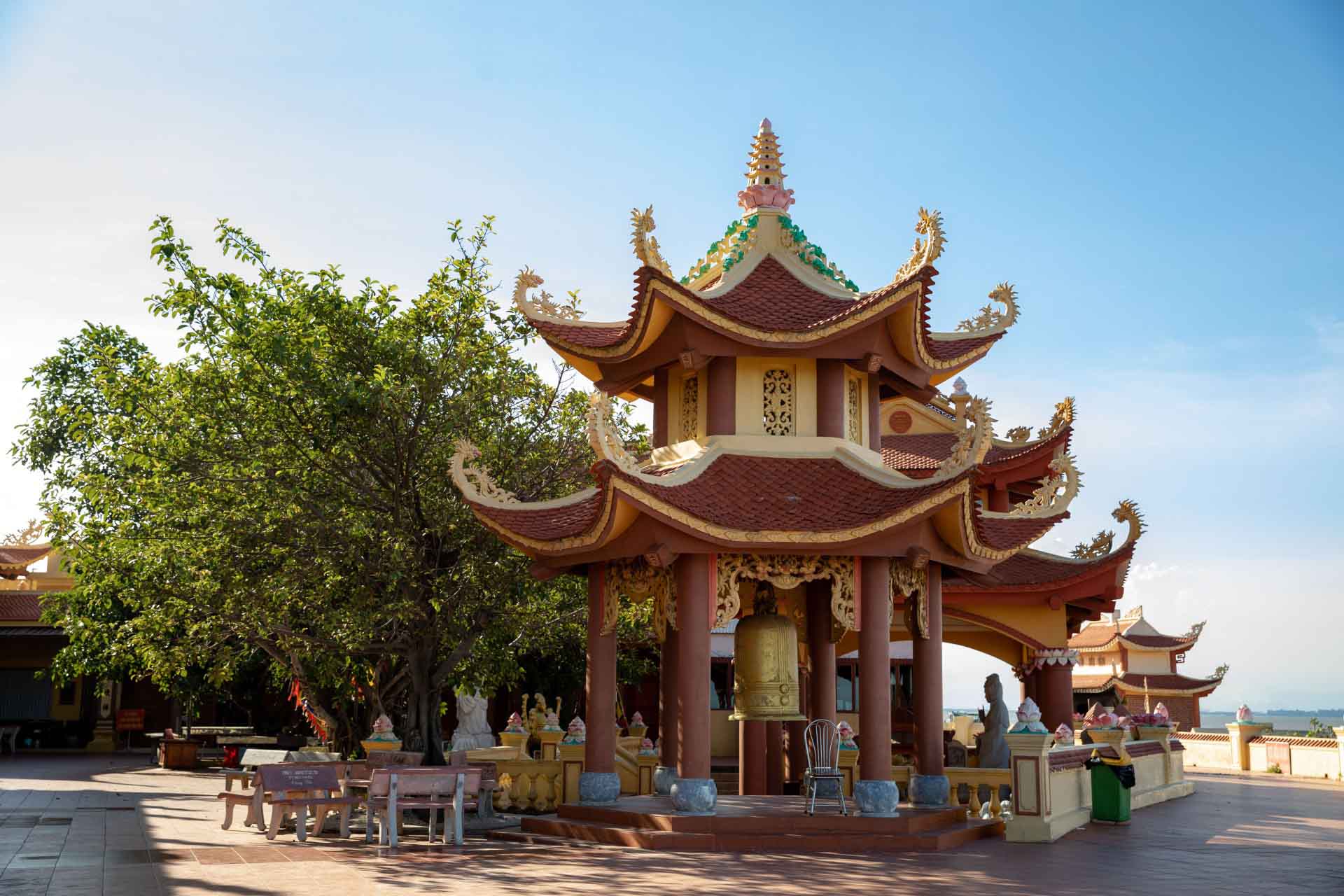 Đền Bà Đế - Chùa Bà Đế